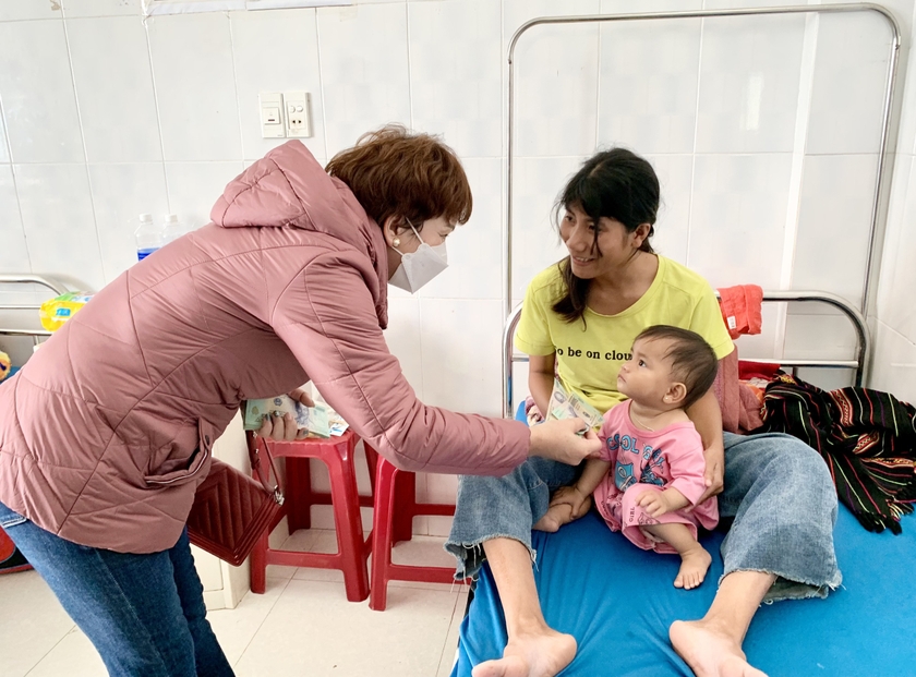 CHIA SẺ KHÓ KHĂN VỚI BỆNH NHÂN NGHÈO