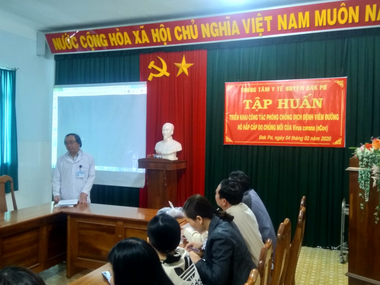 TTYT HUYỆN ĐAK PƠ TẬP HUẤN TRIỂN KHAI CÔNG TÁC PHÒNG CHỐNG DỊCH BỆNH VIÊM ĐƯỜNG HÔ HẤP CẤP DO CHỦNG MỚI CỦA VÍRUS CORONA (ncOV)